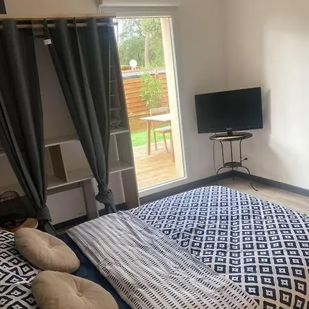 Appartement Avec Jardin Fleuri