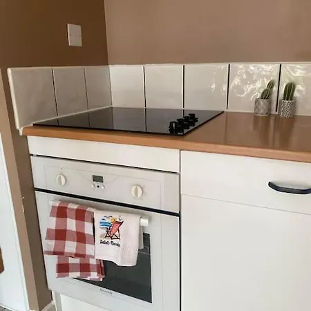 Appartement Avec Jardin Fleuri *