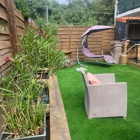 Appartement Avec Jardin Fleuri *